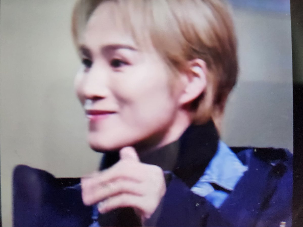 김희재 가
원하던 미래는 오늘이다
그리고 매일이 바라던 꿈이다
현실하는 꿈을 산다 는건 대단한~ 
삶의 방식은 얼굴.몸.말투에새겨진다 
오늘 김희재 의 이미지는 로미오다
그의 팬들은 그를 성장하게 만든다
단단한 정신을가진 그는 
무엇에도 의존하지않는 실력파다