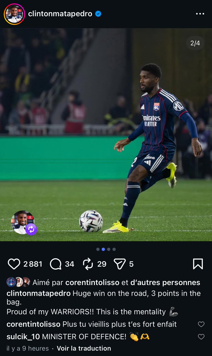 SocialGones's tweet image. 👔 𝗠𝗔𝗧𝗔 𝗡𝗢𝗠𝗠𝗘́ 𝗠𝗜𝗦𝗜𝗧𝗥𝗘 𝗗𝗘 𝗟𝗔 𝗗𝗘́𝗙𝗘𝗡𝗦𝗘 𝗣𝗔𝗥 𝗣𝗔𝗩𝗘𝗟 Š𝗨𝗟𝗖 🤝

Clinton Mata salué par ses coéquipiers sous sa publication insta et par Maxence Caqueret 👀🔥

#TeamOL