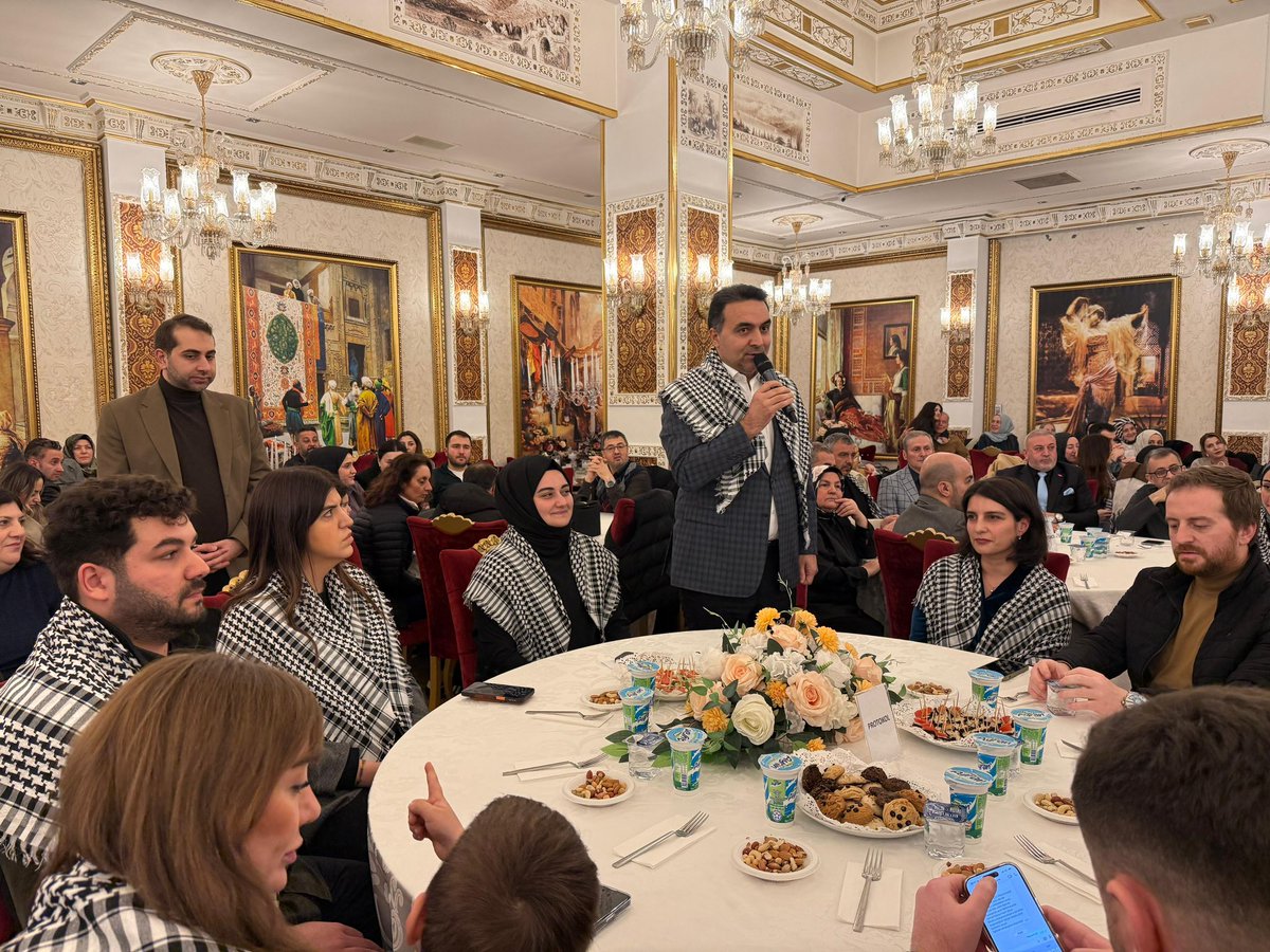 Hibrahimkursun's tweet photo. Gençlik Kollarımızın düzenlediği sıra gecesi programında; İstanbul Milletvekilimiz @deryaayaydin34 ve değerli sanatçımız Bülent Serttaş’ın katılımlarıyla teşkilatımızla bir araya gelmenin mutluluğunu yaşadık.

Eyvan Sıra Gecesi ekibinin eşlik ettiği gecede; samimi sohbetler, yöresel türküler ve güzel anılar biriktirdik.

Bu güzel akşamda bizlerle olan kıymetli milletvekilimize, değerli sanatçımıza, Eyvan Sıra Gecesi ekibine ve Adnan Güven Bey’e teşekkür ediyorum.
