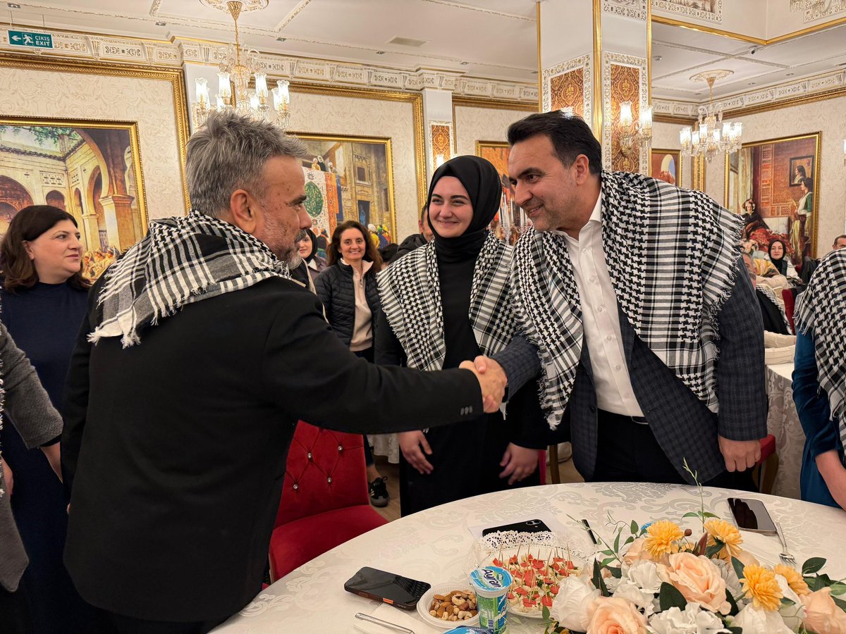 Hibrahimkursun's tweet photo. Gençlik Kollarımızın düzenlediği sıra gecesi programında; İstanbul Milletvekilimiz @deryaayaydin34 ve değerli sanatçımız Bülent Serttaş’ın katılımlarıyla teşkilatımızla bir araya gelmenin mutluluğunu yaşadık.

Eyvan Sıra Gecesi ekibinin eşlik ettiği gecede; samimi sohbetler, yöresel türküler ve güzel anılar biriktirdik.

Bu güzel akşamda bizlerle olan kıymetli milletvekilimize, değerli sanatçımıza, Eyvan Sıra Gecesi ekibine ve Adnan Güven Bey’e teşekkür ediyorum.