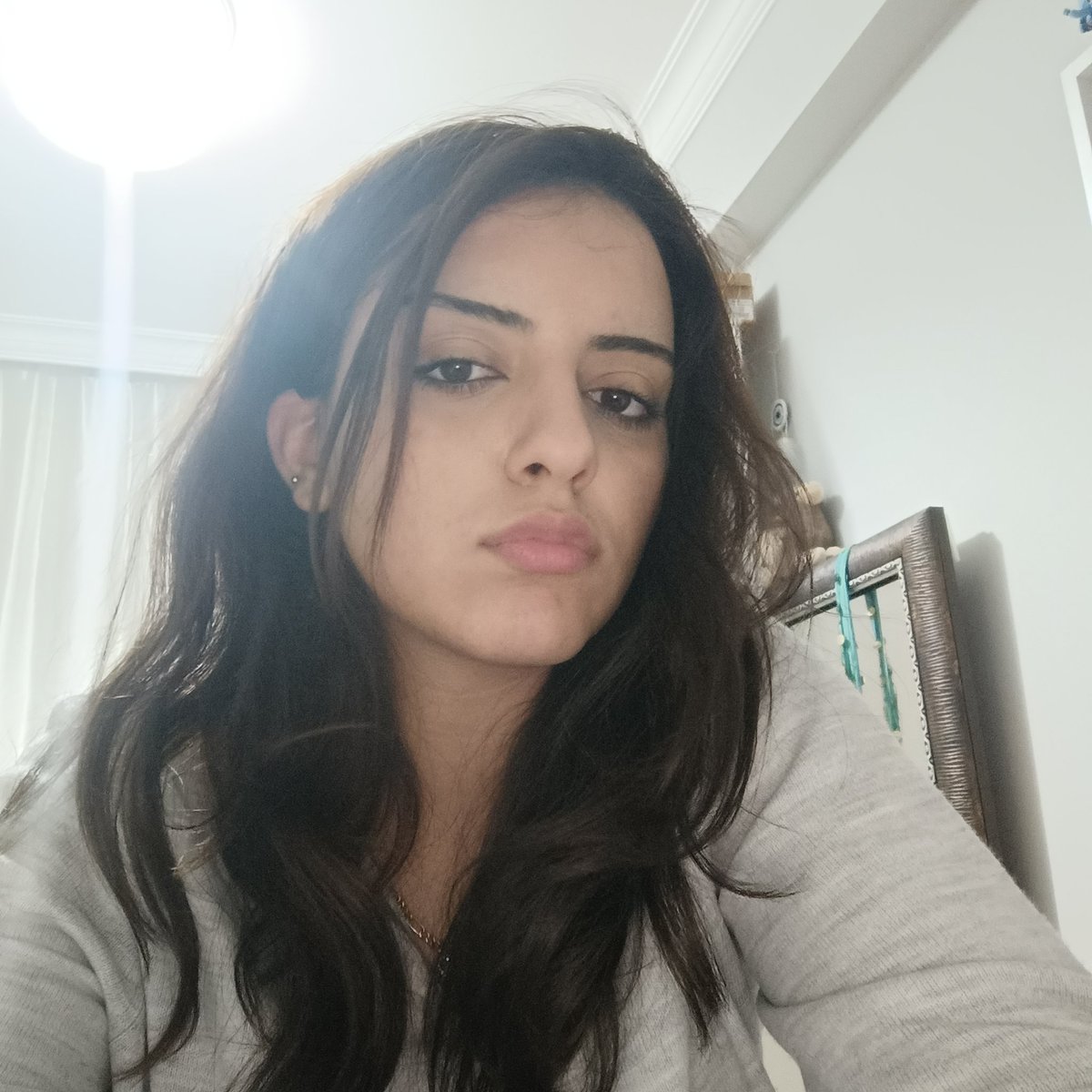 Bu makyaj bu saç acayip hoşuma gitti