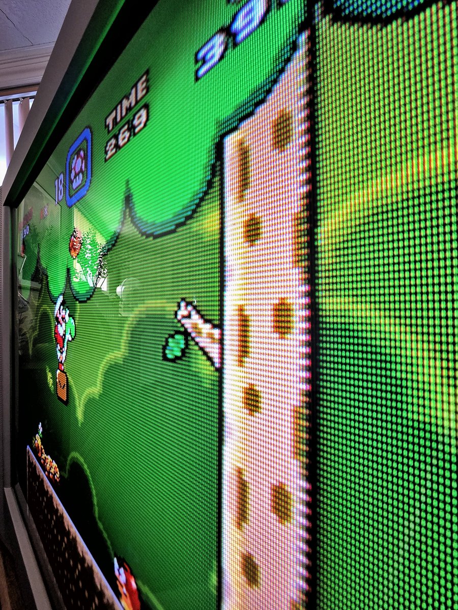 XRPee1983's tweet image. #CRT scanlines on my #JVC AV-27F476 i'Art with S-Video cables look absolutely beautiful.  I can't wait to get it hooked up with component cables. 

#snes #Nintendo
