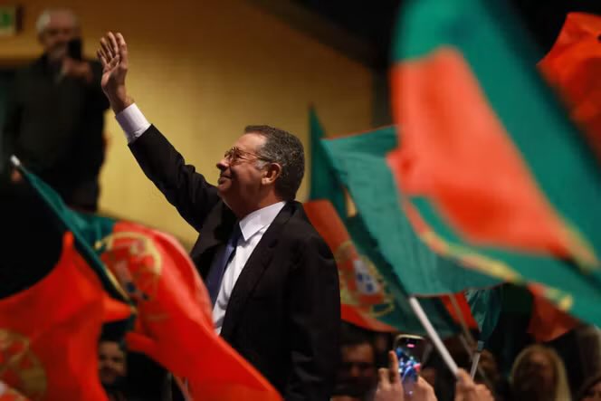 GRANDE DIA! Parabéns ao socialista António José Seguro pela vitória esmagadora contra a extrema direita racista e xenófoba na disputa pela presidência de Portugal.

Hoje venceu a esperança. O povo derrotou o ódio. 

Vitória da democracia!