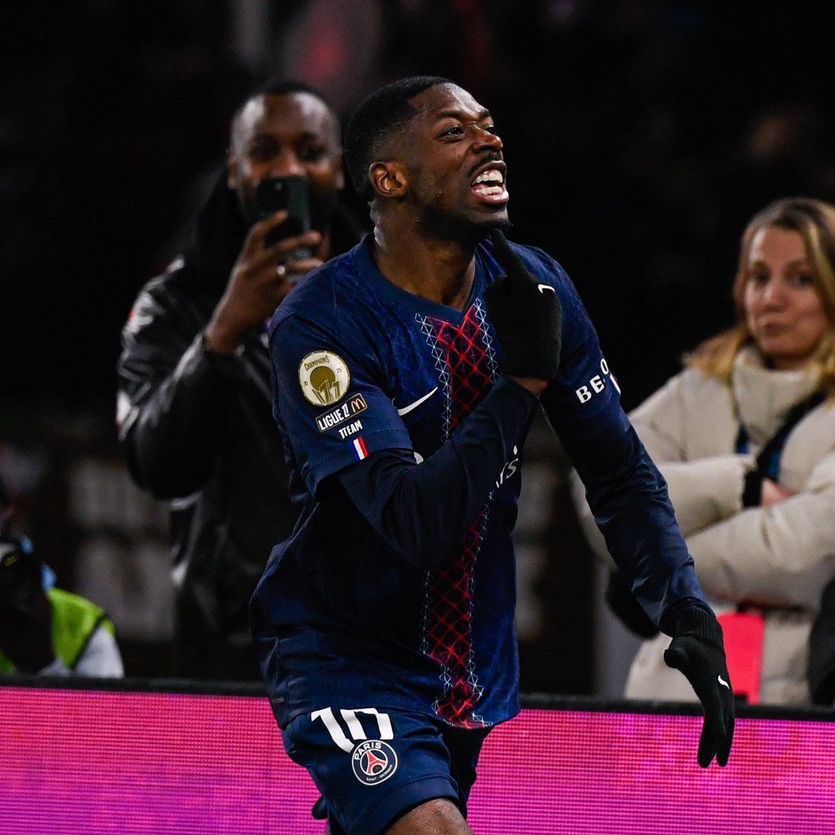 ActuFoot_'s tweet image. 🚨🚨 Ousmane Dembélé 🇫🇷 : « ON VOULAIT PASSER UN MESSAGE : 𝗢𝗡 𝗘𝗦𝗧 𝗗𝗘 𝗥𝗘𝗧𝗢𝗨𝗥 !!! 🔙❤️💙

On va tout faire pour tout gagner ! 🤩 »

🎙️ @ligue1plus