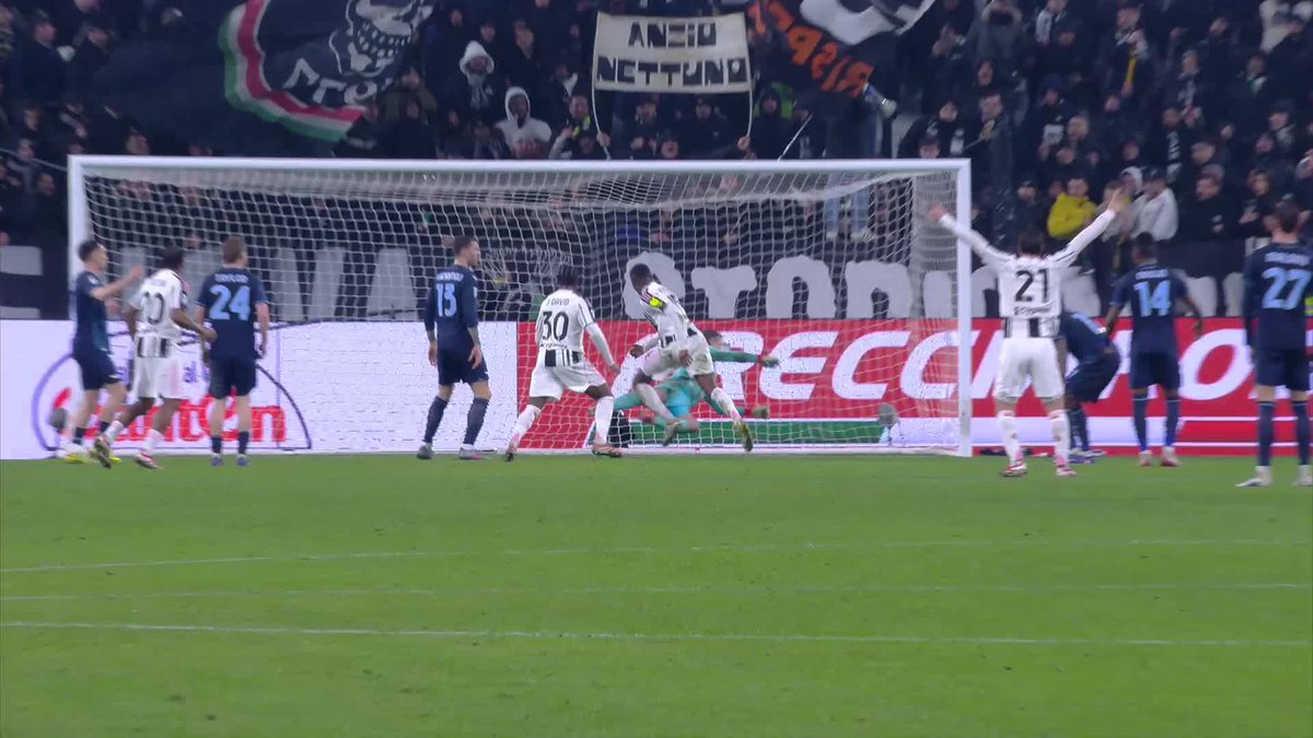 #JuveLazio
#Kalulu evita la sconfitta casalinga della #Juventus proprio all’ultimo assalto.
Solita #Juve che crea tante occasioni ma concretizza poco e viene punita sulle ripartenze.
Continuando così non si va lontano.
Non può esser un cecchino lì davanti il solo #McKennie