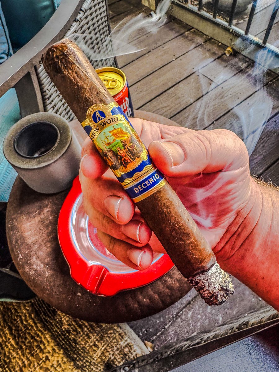 stogiedad's tweet photo. Spending my Sunday with this @AJFcigars #Decenio.  What a fantastic tribute to the #NewWorld line.  Great way to ramp up for a busy week.  #nowsmoking #CigarLife #CigarsOnX #BOTL https://t.co/FaRb3SgzOS