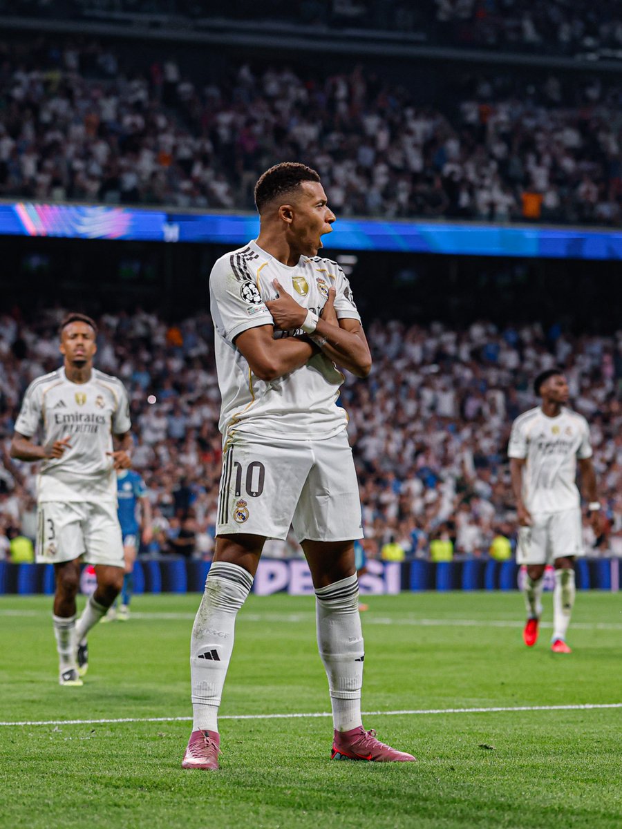 Kylian Mbappé all time career STAT:

552 matches played 
420 goals scored 
151 assists provided 

571 G/A  in 552 matches played…probably the greatest player of his generation. 🤔🔥