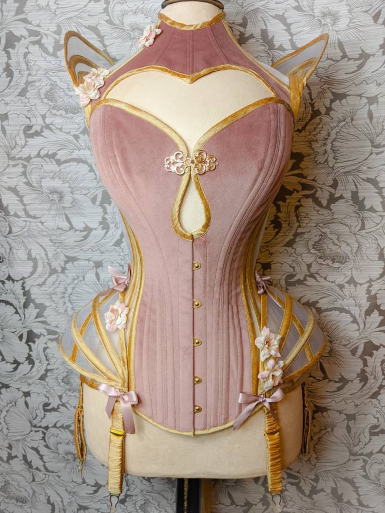 LaModeUnknown's tweet photo. The incredible 'Rococo Space Babe' overbust corset by ✨️Valkyrie Corsets✨️ is what my soul NEEDS at the moment.🪡 https://t.co/7K0tgm4SVb