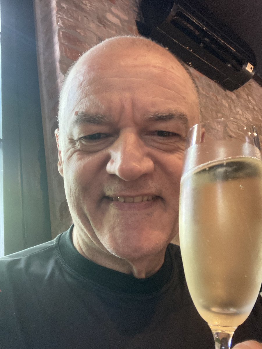 Sem filtro e sem trend chatGPT te desejo uma excelente noite de domingo e uma semana repleta de felicidade!
Ahhh...e não esqueça: Curta a vida porque a vida é curta!