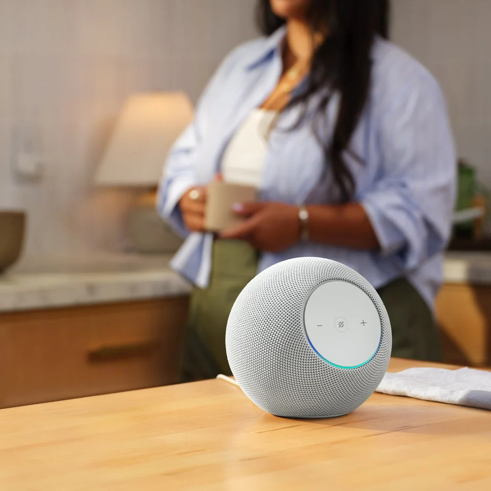 新商品】Amazon、 Echo Studioの新色「グレーシャーホワイト」が発売