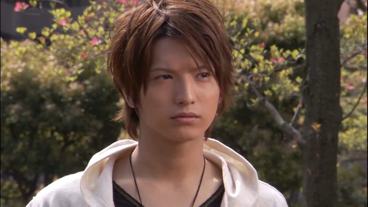 Tuvo que pasar 18, casi 19 capitulos (y un capítulo en donde me estaba durmiendo) para que al fin aparezca el prometido de la hermana de ryotaro 😭