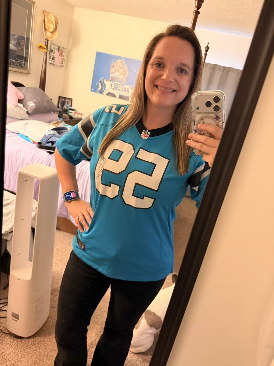 JessMarie1359's tweet photo. It’s only fitting to wear a future HOFer today #Luuuke 🐐 #KeepPounding @LukeKuechly 
I hope both teams have fun but don’t care who wins 🤣😆 https://t.co/ldGYlfZ69k