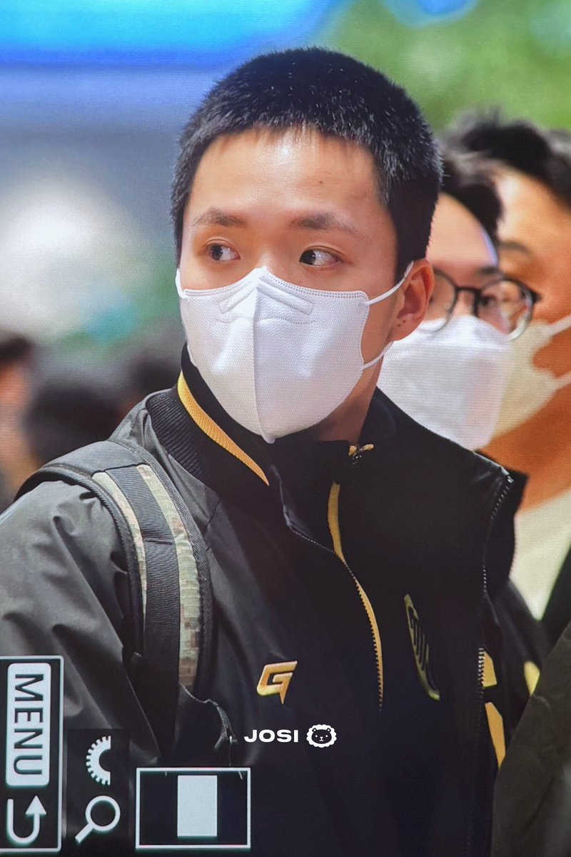 lions_JOSI's tweet image. 현준이도 스캠 출국! 상무 배번은 10번으루 바꿨다네요🫡