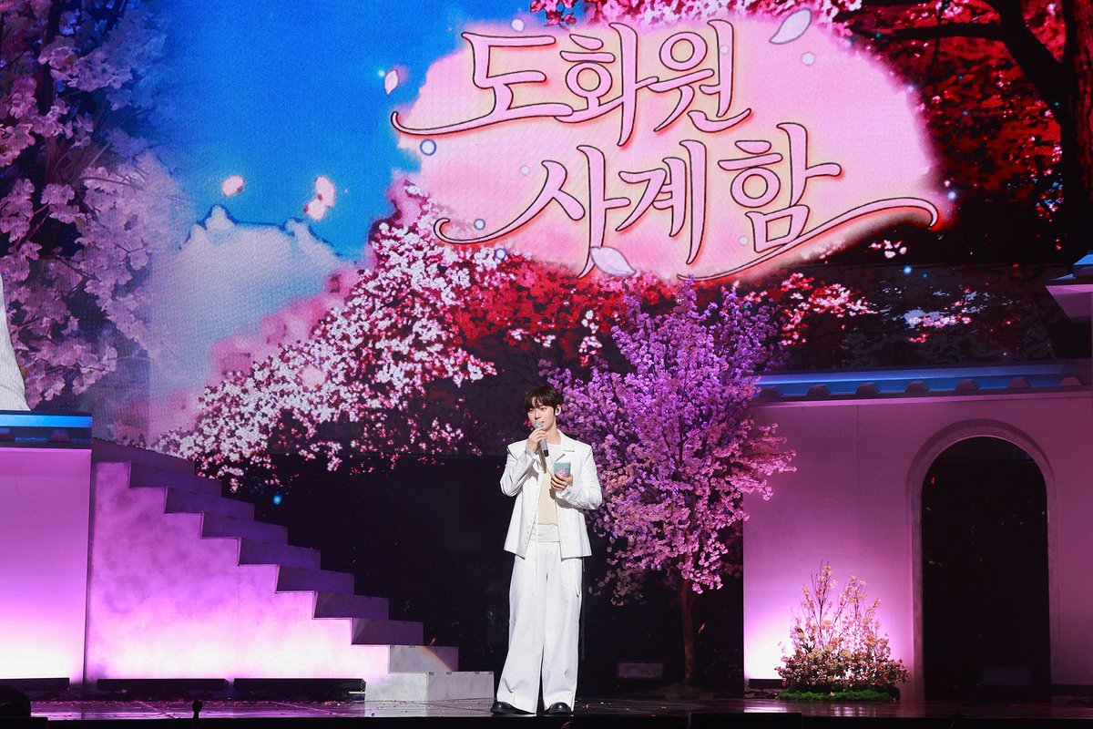 slist2015's tweet photo. 황민현, 팬미팅서 미발매 신곡 ‘Truth’ 공개…“기다려주셔서 감사”

#황민현 
#HWANGMINHYUN  
@MINHYUN_PLEDIS
#황민현팬미팅 #도화원 
#황민현_도화원 
#Truth
⬇️관련기사⬇️
https://t.co/E4gK3EevwU https://t.co/IQNnh2n55w
