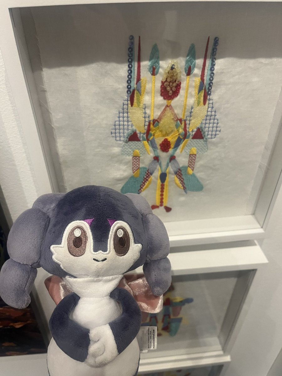 ToyboxFriends's tweet photo. 🎀
Look at that beautiful work! What does the pattern look like…? 
Arletty says it reminds her of an insect. 
#pokeplush #plush #plushie #indeedee https://t.co/mJBnw881z2