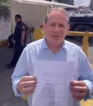 LeRosilloG's tweet photo. Acaba de salir de la cárcel, Juan Pablo Guanipa. Y las supuestas TORTURAS? https://t.co/pAOMJO7x5v
