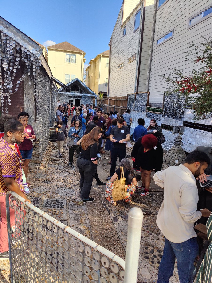 🌈Prioritize people over cars tweet media