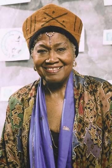 Jonatha10574808's tweet photo. #BlackHistoryMonth
#BHM

b 1930 #Odetta was a folk icon whose 🎶 was the soundtrack of the protest movement of the 50s &amp; 60s

She influenced a generation of musicians

Pre Dylan, it was Odetta who inspired the Newport FolkFest as its original headliner

🖤 https://t.co/QO7rQAp9c8 https://t.co/gPow0SgwjZ