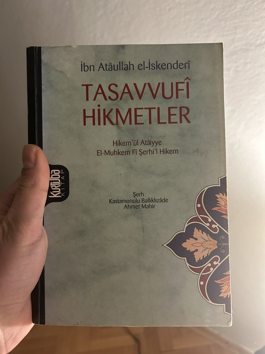 Hikmet dolu bir eser. Denilir ki: Namazda Kur’an okunmasaydı Hikem okunurdu. 

“Kendi varlığını bilinmezlik toprağına göm. Yani namsız nişansız ol. Zira gömülmeyen tohum büyüse de faydalı olmaz.”