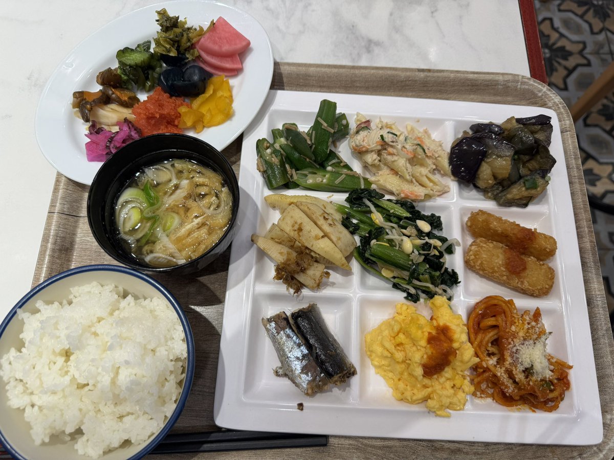 ホテルの朝ごはん。今日は流石に帰宅したいなぁ。