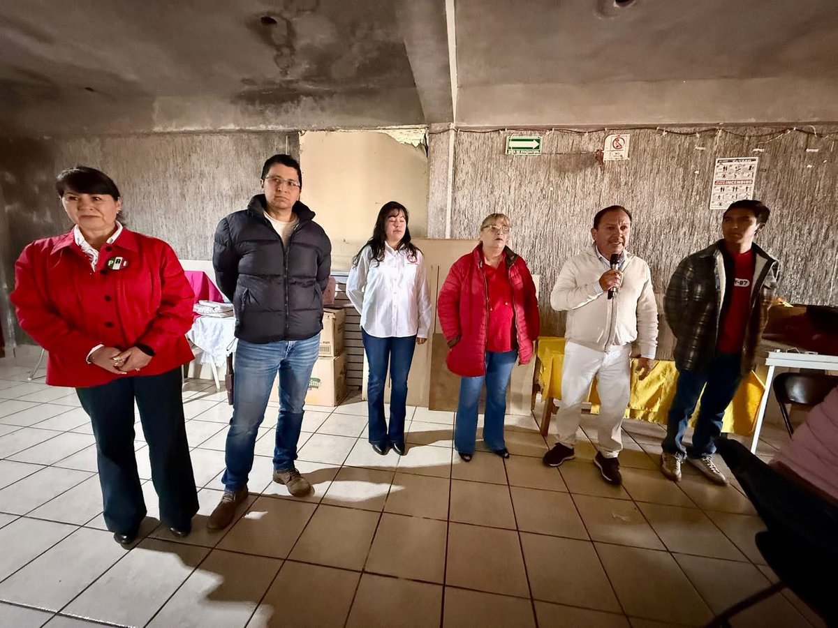 CNCEdodeMex's tweet photo. En el CMP #PRIJocotitlán acompañó a las y los #cenecistas, reafirmando el trabajo organizado y la cercanía con los sectores.

Se realizó el curso de avicultura y la entrega de calentadores y tinacos.

Con el enfoque de trabajo de nuestra presidenta @CristinaRuiz_S https://t.co/JFIISK2z1j