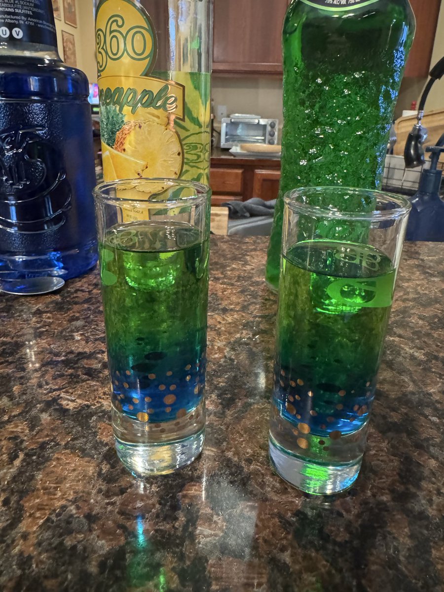Pre-game Seahawk shots! 💙💚 #GoHawks