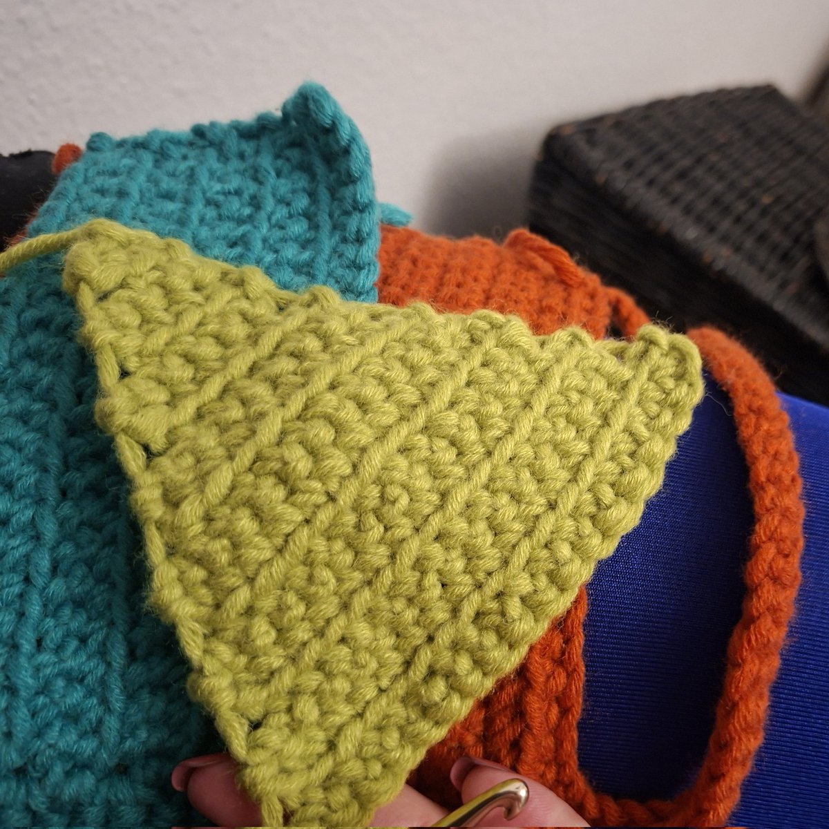 Dafür, dass es bestimmt 10 Jahre her ist, als ich das letzte mal gehäkelt habe,  bin ich ziemlich zufrieden. 😊

#NicoRocktDasSchon