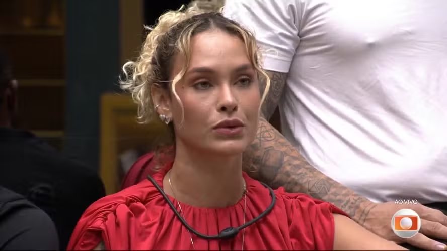 webchicodiaz's tweet image. Sarah nessa Edição:

- Acolheu Pedro;
- Acolheu Matheus;
- Ficou contra mulheres;
- Falou da Sexualidade do Mbappé, que era gay por namorar uma trans;
- Falou de traumas da Ana Paula;
- Falou sobre Xuxa (achou que ela não era conhecida internacionalmente);
- e muito mais……