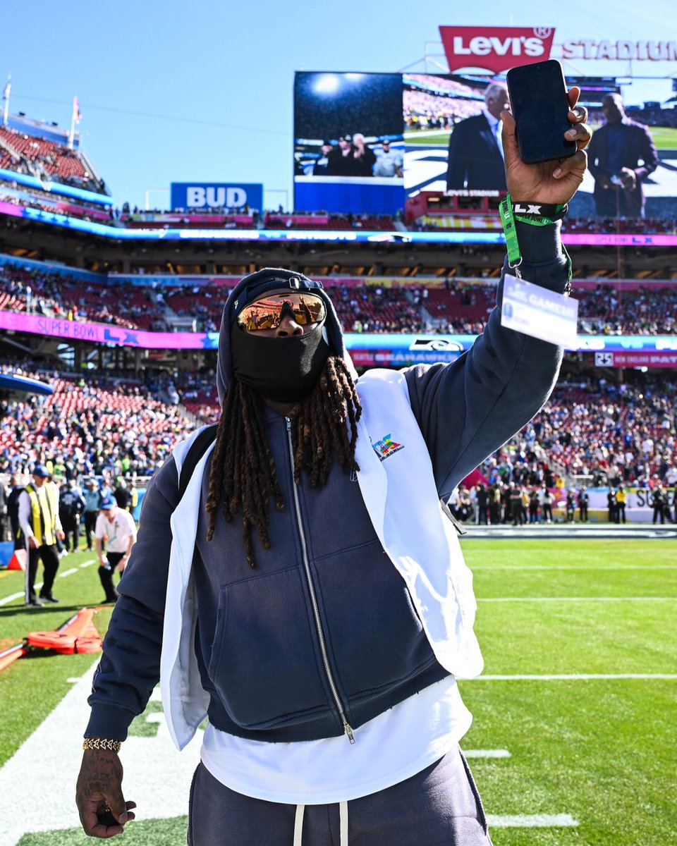 Our pregame social intern. 🤝