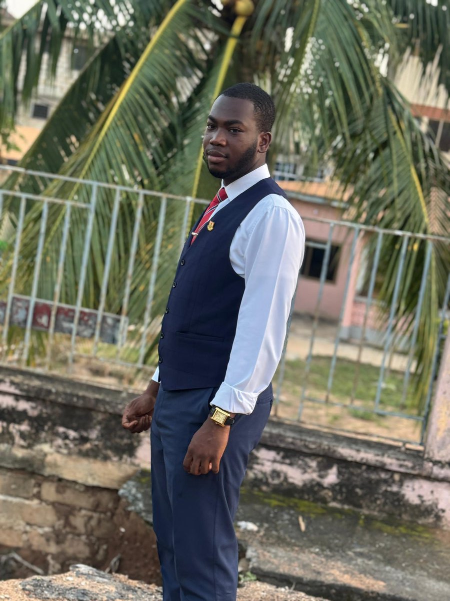 Drwalkerr's tweet photo. As a concerned KNUST student and member of the @src_parliament, I commend the swift inspection of the damaged bridge by the SRC Vice President.

I humbly urge the Oforikrom MCE, Hon. @AnwelSadatAhmed, to urgently collaborate with @KNUSTGH to provide a lasting solution to this. https://t.co/zwAFFtd7Vd