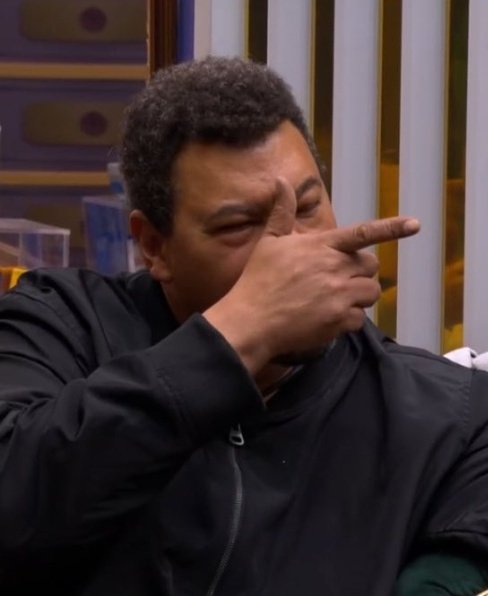 🚨 Babu faz sinal de arma para Sara e é APLAUDIDO! Violência contra mulher não é motivo de apoio 😔. Num país com altos índices de feminicídio, isso não pode ser normalizado. #FORABABU
#BBB #BBB26