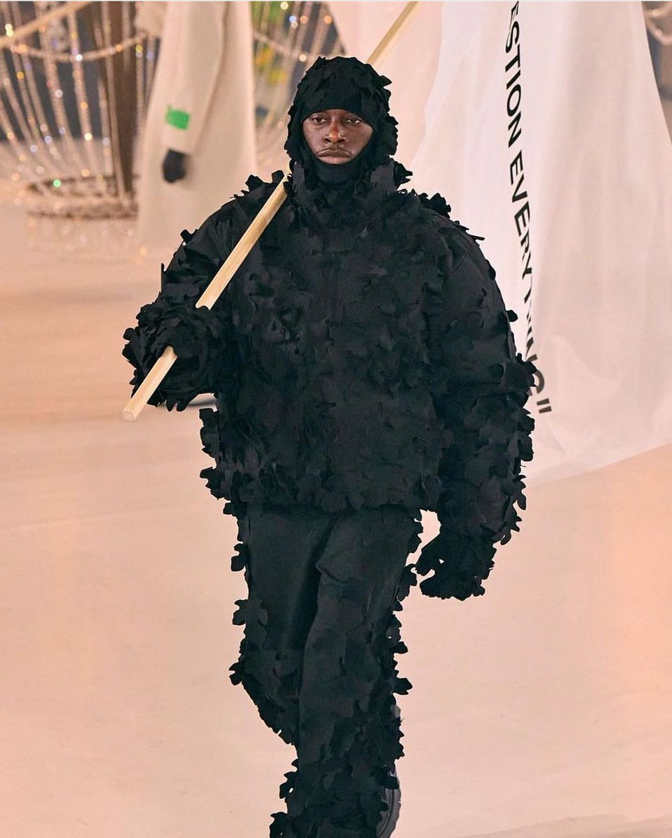 ヒョンソクの選ぶ服はかっこいいな
ヴァージルのこと尊敬してたしね

Off-White ×POST ARCHIVE FACTION (PAF) "EQUIPMENT" Collection
2022年のコレクションより

2026/02/09 🇰🇷*⋆✈🇯🇵
#TREASURE衣装