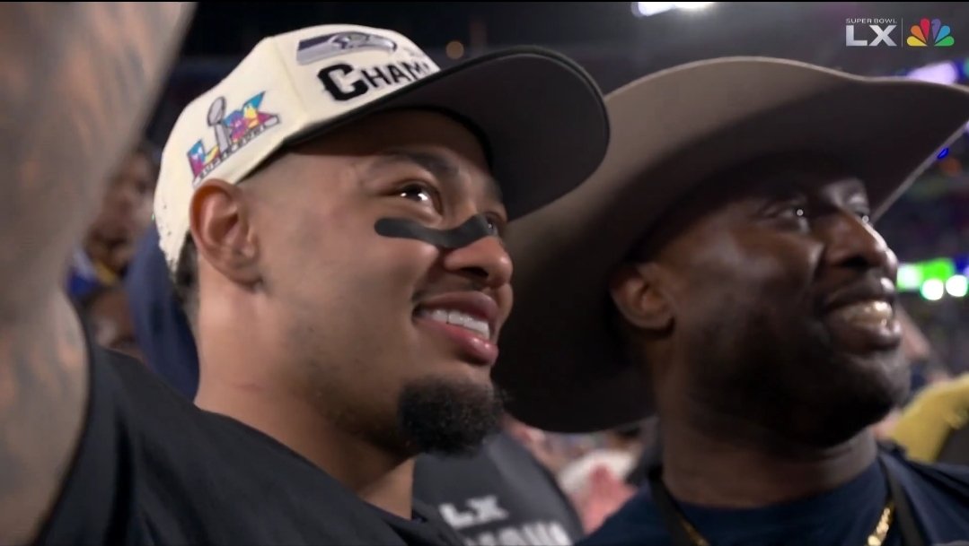 GO HAWKS!!! 💚💙
I already have #Mariners baseball on my mind. I thought that was Randy Arozarena standing next to JSN!
OK, Mariners, lets go win the World Series in 2026!!!