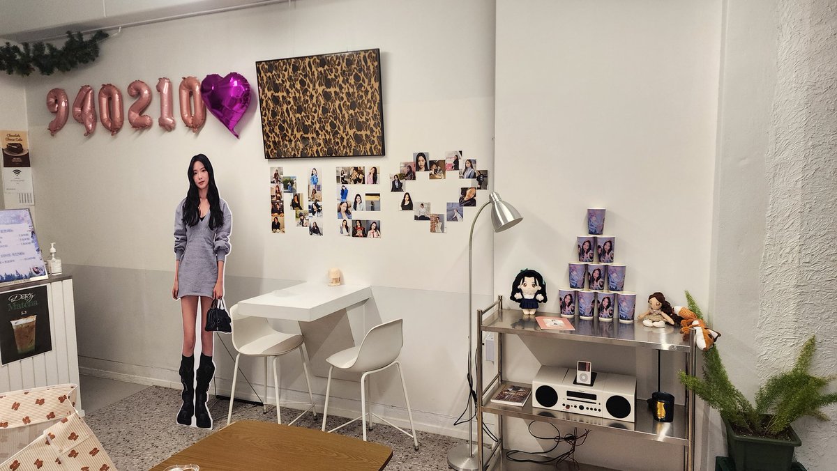 오늘도 오픈했습니다 많은 방문 부탁드려요💕
⏰️:12:00~18:00
#33th_Happy_Naeun_Day
#평생_함께할게_나은아_생일축하해
<a href="/1994marcellasne/">나은</a>