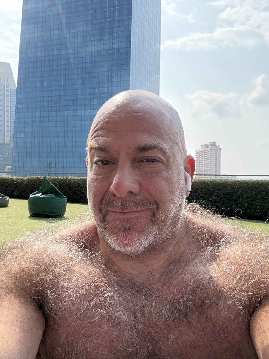 I’m Alan & Im hairy tweet media