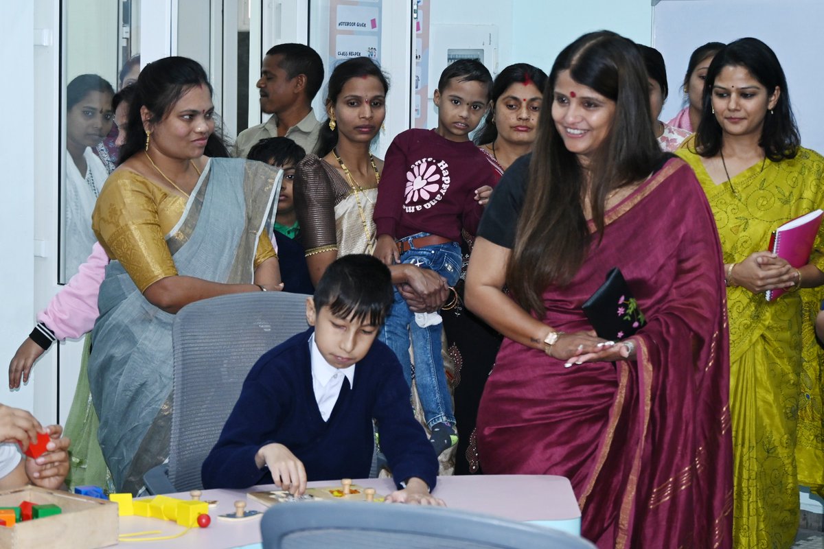 suryacommand's tweet image. "𝗘𝗺𝗽𝗼𝘄𝗲𝗿𝗶𝗻𝗴 𝗙𝗮𝗺𝗶𝗹𝗶𝗲𝘀, 𝗜𝗻𝘀𝗽𝗶𝗿𝗶𝗻𝗴 𝗦𝘁𝗿𝗲𝗻𝗴𝘁𝗵."

Mrs Ruchira Sengupta, Regional President #AWWA #CentralCommand, visited Army Air Defence College, #Gopalpur, reaffirming AWWA’s commitment towards welfare and empowerment of Army families.

She