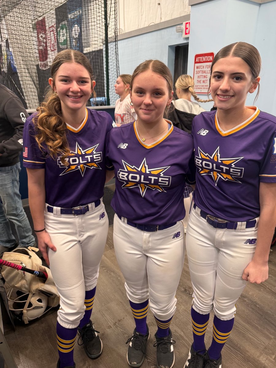 aaralyn_simmons's tweet photo. Super grateful for the opportunity to go to the @VWUSOFTBALL fielding camp with @EllaPannell33 and @GHipple2030 today and meet Coach Elliott! I learned a lot, and I'm glad I had so many experienced people to teach me new things. I cant wait to go to more camps and grow my skills! https://t.co/gTxCnUuYTn