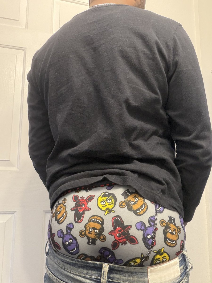 gassy guy 💨 tweet media