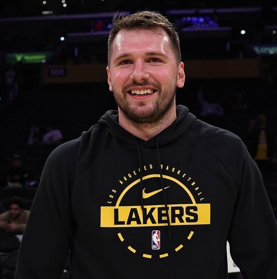 lukalexicon's tweet photo. Bad Bunny shouted out Luka Doncic in his Super-Bowl halftime performance:

"Luka Dončić es el MVP y el jugador con más talento de la liga"

— This translates to: luka is the mvp and the most talented player in the league 😳💥 https://t.co/LgGk3GiFJp