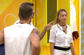 Deu tudo errado pra chatíssima Trindade.
Agora dá até pra escolher a chata que vai sair.
Eu vou na Sarah. Se é pra tirar melhor cortar o mal pela raiz. 
#BBB26