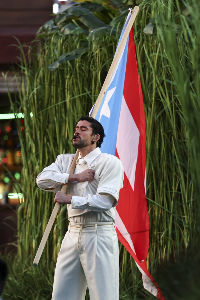 #BadBunny ended his #SuperBowl Halftime Show by waving the Puerto Rico flag and delivering two powerful messages: "Together, we are America" and "the only thing more powerful than hate is love."

variety.com/2026/music/new…