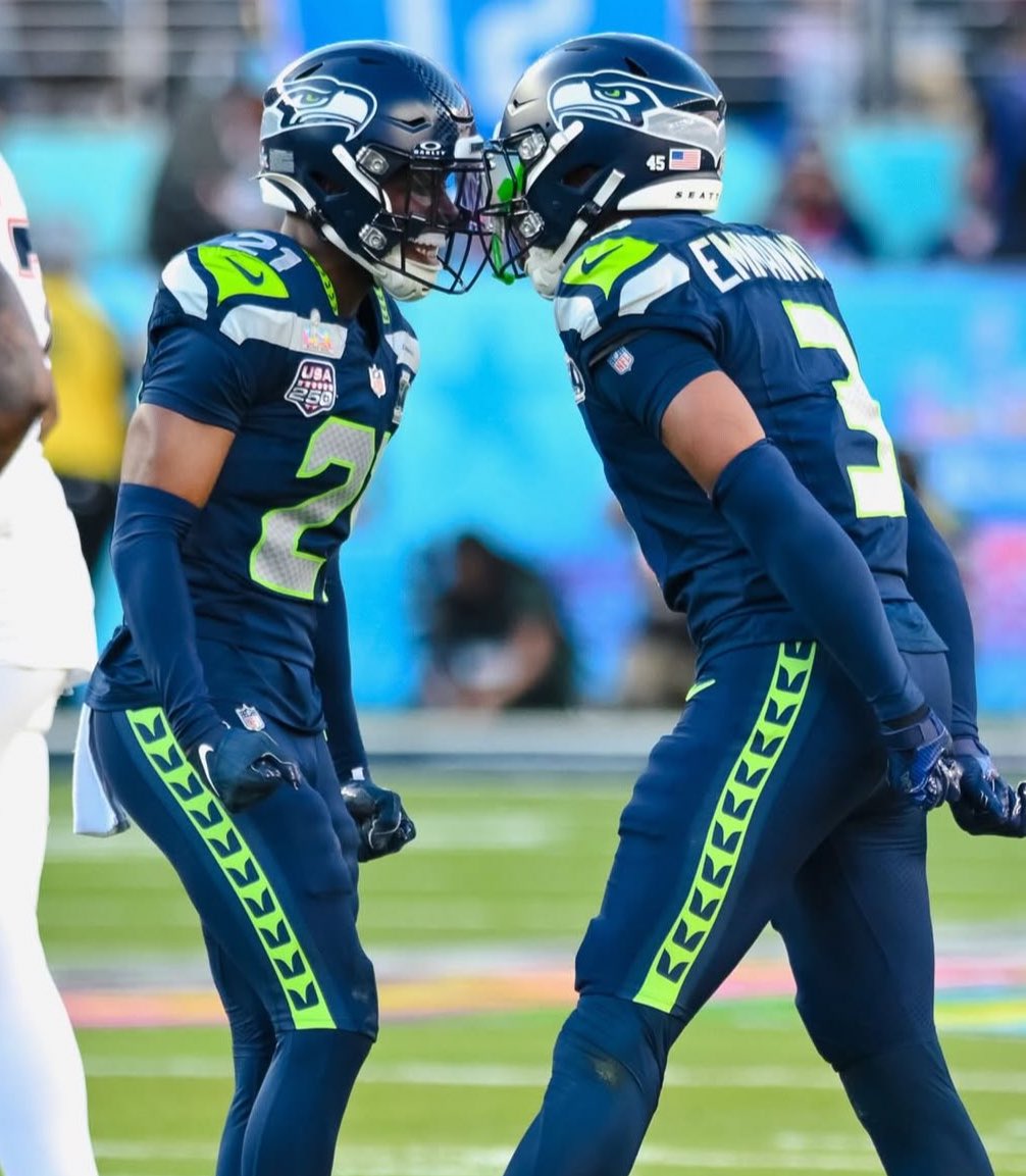 7-0

Seahawks complete perfect uniform combo season in dominant fashion.*

*pun intended