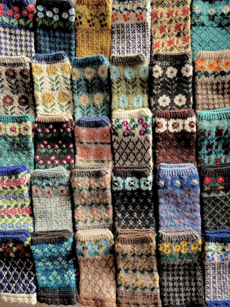 今週から東京で即売会があります。
お近くへ来られた際には是非ご来場くださいませ。
どうぞよろしくお願いいたします😃

『日本編物手芸協会　展示即売会』
2月12日〜2月19日
（初日の12日は午後１時開場）
午前10時〜午後５時（最終日午後３時）
会場：西新宿　京王プラザホテル（ロビーギャラリー）