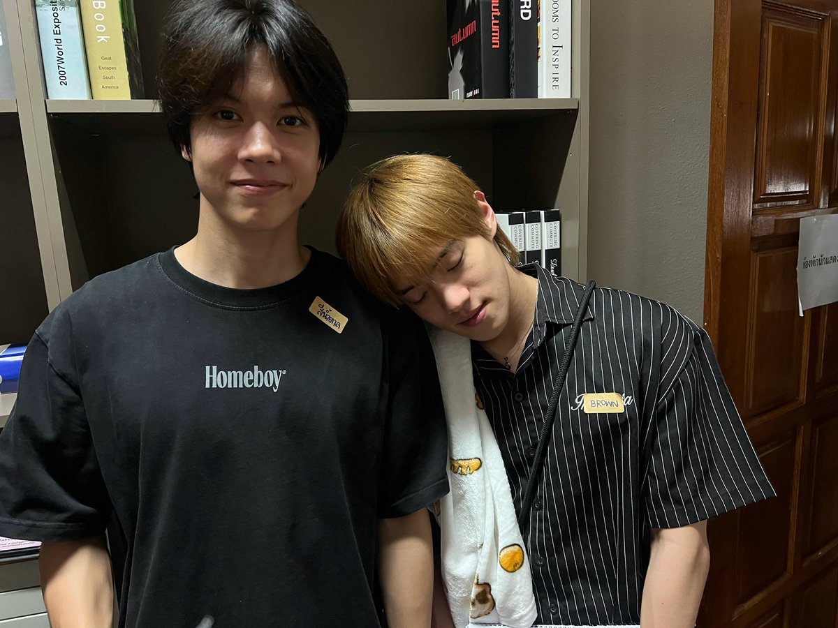 อเล็กซ์กับแซม CIR*CRL เล่นเด็กใหม่ด้วยกัน ทำธีสิสก็ทำด้วยกัน เรียนก็เรียนด้วยกัน พวกฮีจับมือกันเดินไปข้างหน้ามาก รอชมแล้วครับ ดีใจ 🥹🥹🥹

#ALEXbuckland #SAM_CIRCRL 
#GirlFromNowhereTheReset