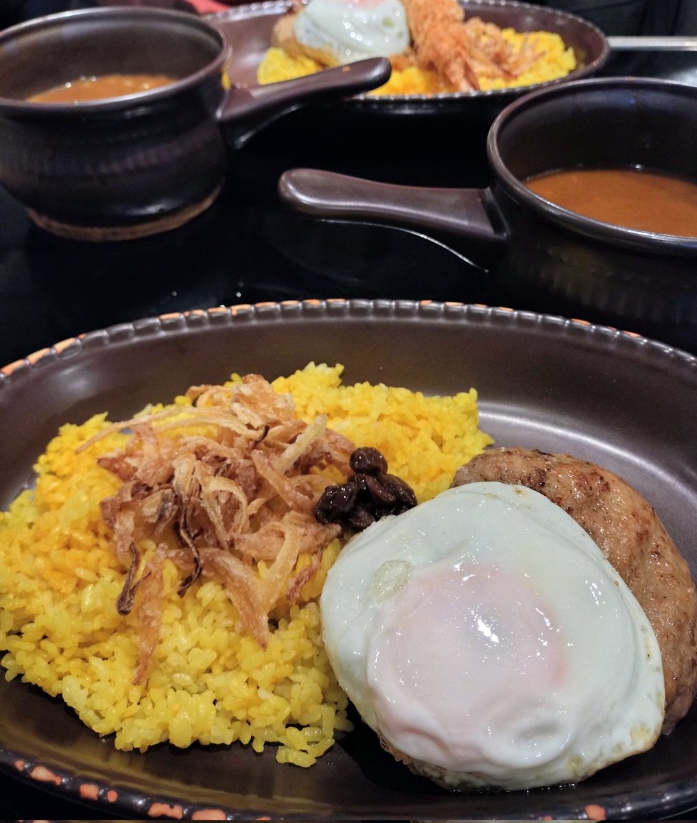 Runaaaaaana's tweet photo. ビストロ喜楽亭@池尻🍛
千原ジュニアさんがオススメしてて、ずーっと気になってたカレー屋さん☺️
ランチ時間過ぎてても寒い中行列できてた💦
ハンバーグかれーに目玉焼きトッピングで注文🤘
ハンバーグもカレーも旨ッッ🌟
写真にはないけど、ガーリックナンも旨でした😙
#池尻ランチ #カレー #かれー https://t.co/Dh3Gtuv850