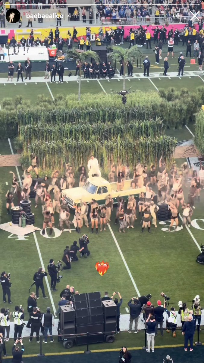 Alice and Rosé after watching the half time show