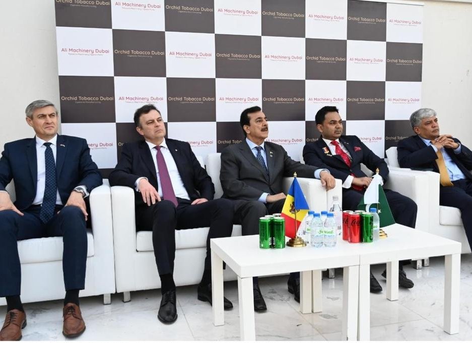 RadioPakistan's tweet image. Chairman @SenatePakistan, Syed Yousaf Raza Gilani, has reaffirmed #Pakistan's commitment to expanding cooperation with #Moldova in trade, agriculture, defence, pharmaceuticals, healthcare, information technology, education and professional training
@ForeignOfficePk #RadioPakistan