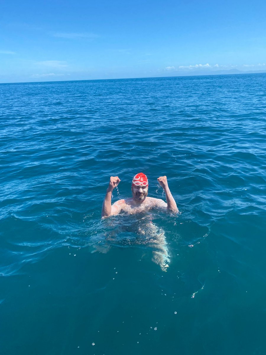 RedTopSwim tweet media