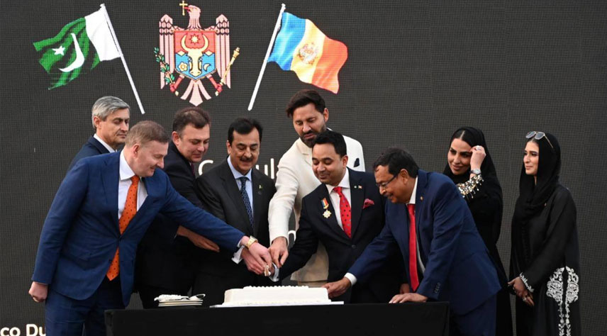 RadioPakistan's tweet image. Chairman @SenatePakistan, Syed Yousaf Raza Gilani, has reaffirmed #Pakistan's commitment to expanding cooperation with #Moldova in trade, agriculture, defence, pharmaceuticals, healthcare, information technology, education and professional training
@ForeignOfficePk #RadioPakistan