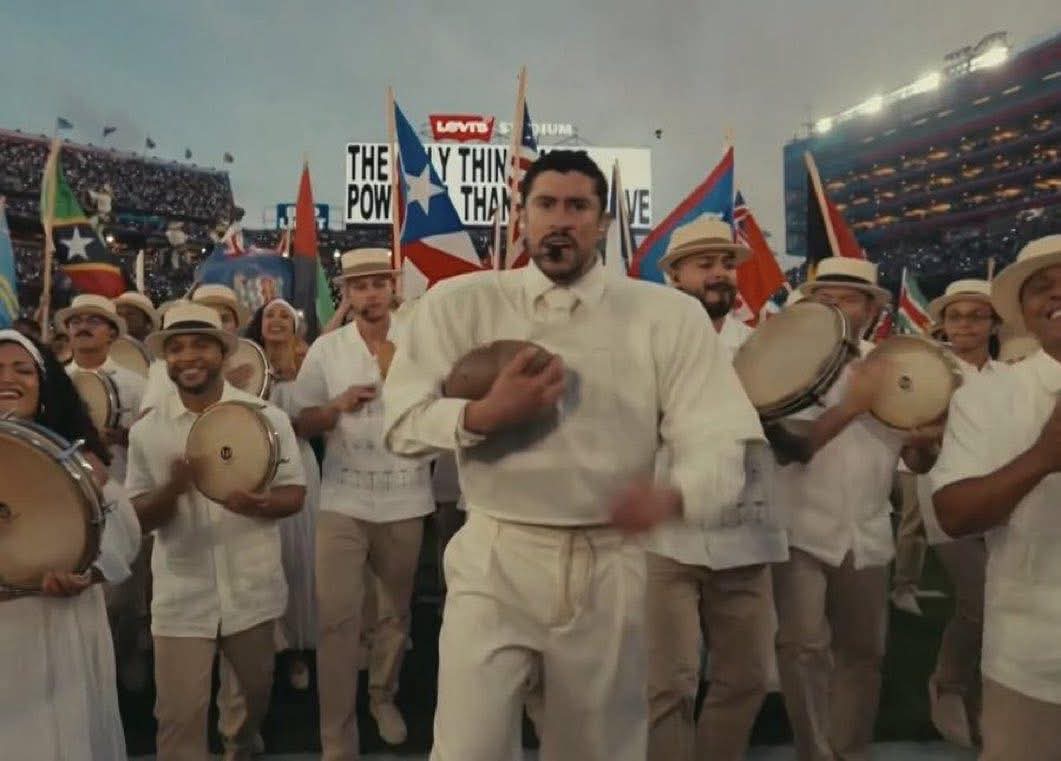 xrtga1's tweet photo. Y sí, juzgo a quienes deciden ignorar todo el mensaje solo porque no les gusta su voz.

#SuperBowl https://t.co/TWzKLcphck